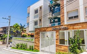 Ambiente Descolado 100m da Praia ING4301